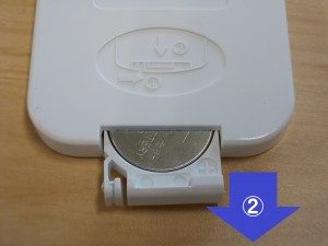 Q リモコンのフタがはずれないので電池が交換できません お客様サポート トヨトミ Toyotomi 公式サイト Q リモコンのフタがはずれないので電池が交換できません お客様サポート トヨトミ Toyotomi 公式サイト