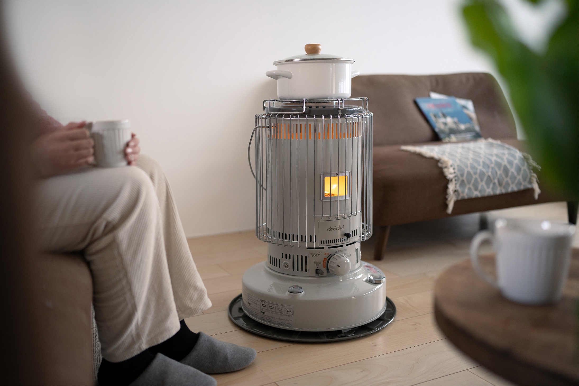 中古】 トヨトミ 石油ストーブ KS-6700 ホワイト 18年製 対流形石油  