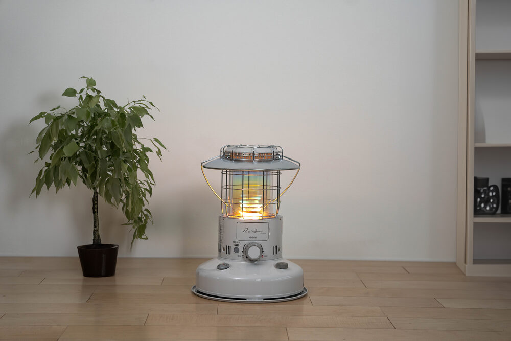 RL-2524 ホワイト 観葉植物のある部屋に置いた様子